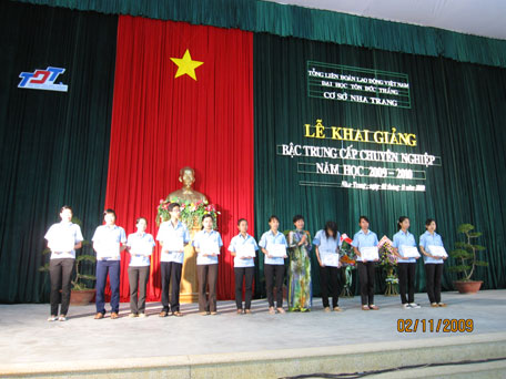 Chú trọng đào tạo sinh viên ứng dụng thực hành