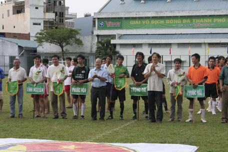 14 đội tranh tài