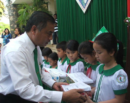 Gắn kinh doanh với trách nhiệm cộng đồng xã hội