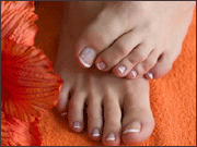 Dành cho bạn gái: 4 bước hoàn hảo giúp móng bền màu