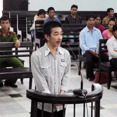 Xích mích nhỏ, đâm chết người, chịu 16 năm tù