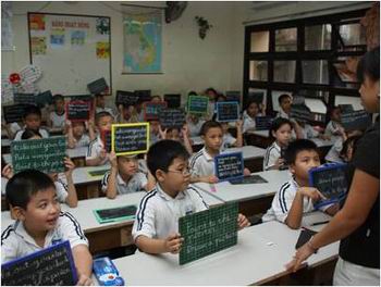 Thí điểm dạy tiếng Anh tiểu học tại 18 tỉnh, thành