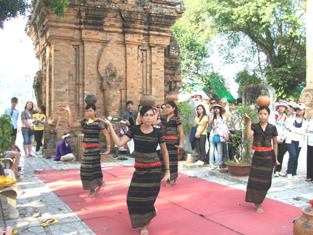 Ngành Du lịch Khánh Hòa đón gần 1,2 triệu lượt khách