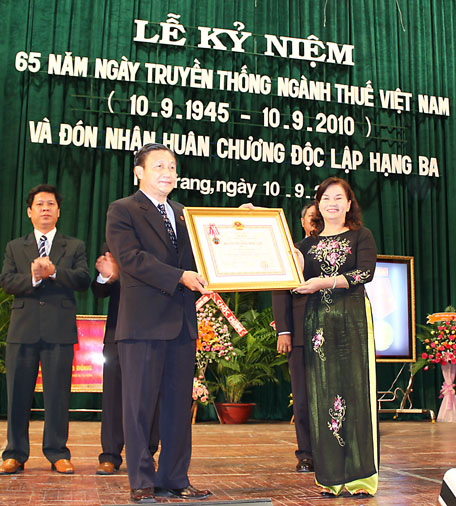 Tổ chức kỷ niệm ngày truyền thống và đón nhận Huân chương Độc lập hạng Ba