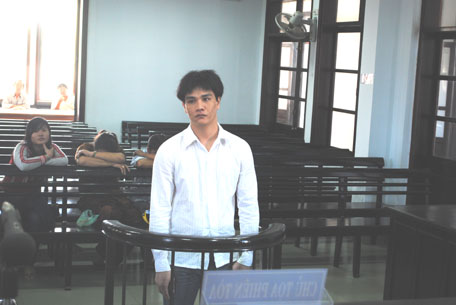 “Ăn bay”… gãy cánh