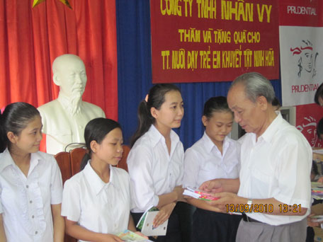 Khai trương Văn phòng Tổng đại lý Prudential Việt Nam tại huyện Ninh Hòa