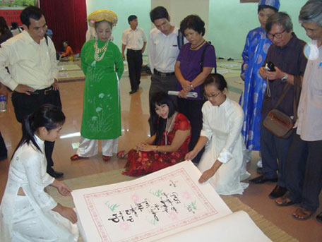 Tôn vinh giá trị thơ ca dân tộc