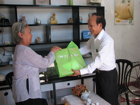 Thăm gia đình các vị cố lãnh đạo tỉnh Khánh Hòa