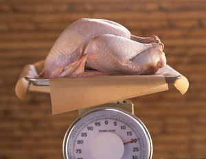 Mách bạn: Phân biệt thịt gà bị ngâm nước