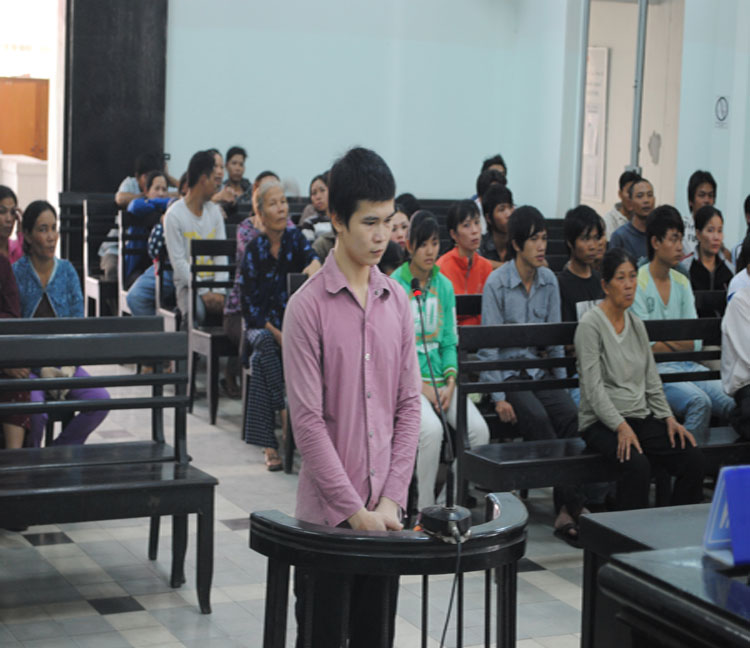 Bị đánh, rút dao đâm chết người