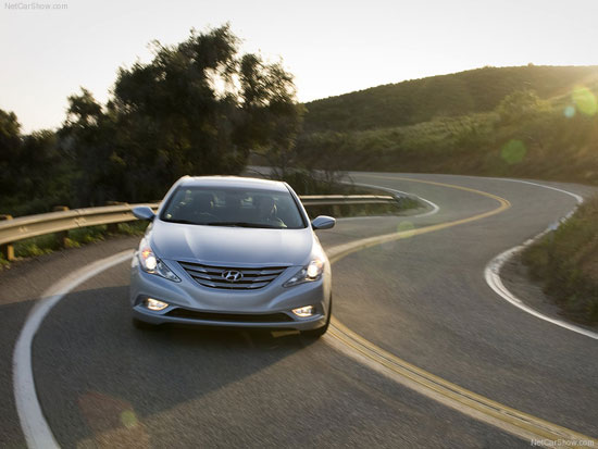 Hyundai Sonata 2.0T - Phiên bản mạnh mẽ, giá “mềm”