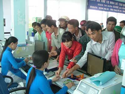 Mua vé tại ga Sài Gòn-Ảnh: SGGP