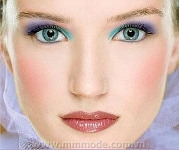 Trang điểm làm mắt to ra