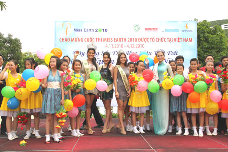 Các hoa hậu quảng bá cuộc thi Hoa hậu Trái đất 2010