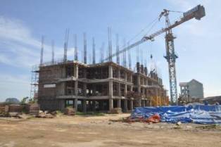 Tạm dừng khởi công 43 dự án mới trong năm 2011