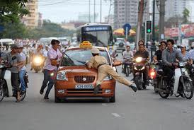 Vi phạm luật giao thông sẽ bị "bêu" ở cơ quan