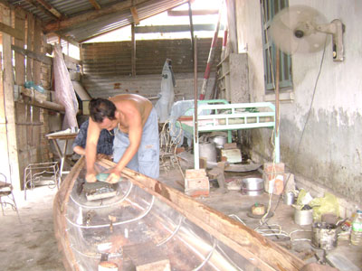 Sắm ghe chống lũ!