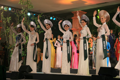 Beauties charming in Ao Dai, splendid in long gowns in Nha Trang