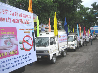 Mít tinh, diễu hành phát động Tháng hành động quốc gia phòng, chống HIV/AIDS