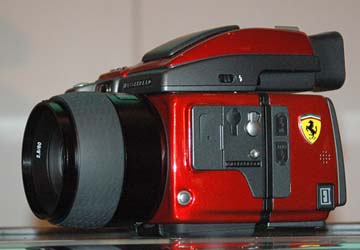 Hasselblad H4D Ferrari Edition. Ảnh: Photographybay.