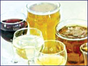 Uống rượu bia cuối tuần dễ bị đau tim