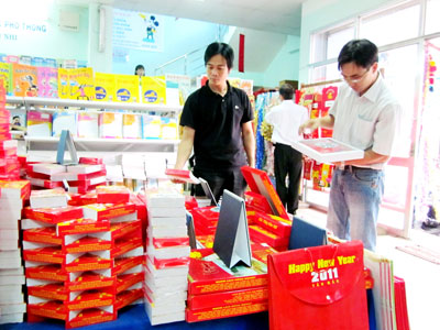 Giá tăng cao, khan hiếm lịch block trung in bằng giấy pơluya