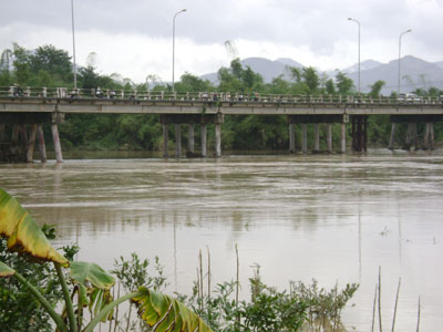 3 người chết, tuyến đường sắt sạt lở nhiều đoạn