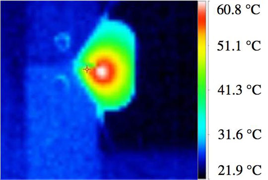 Ảnh chụp quá trình tự chữa lành của vật liệu dưới tác động của tia laser hồng ngoại. (Ảnh: Science Daily)