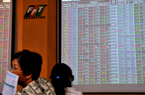 Cổ phiếu ngân hàng đẩy Vn-Index qua mốc 490 điểm