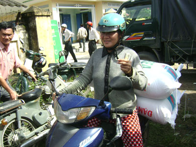 Chia sẻ gánh nặng cho nông dân vùng lũ