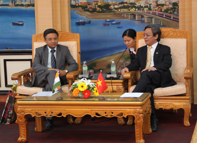 Tiếp Tổng Lãnh sự Ấn Độ