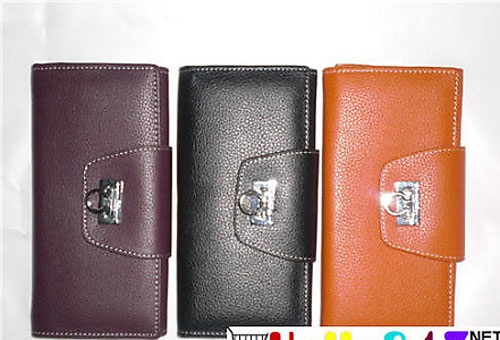 Cách kết hợp xắc, ví cầm tay