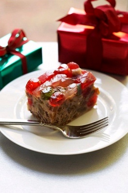 Mách bạn: Mẹo rửa sạch chén đĩa dính bánh kem