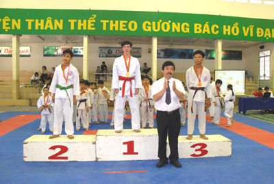 Câu lạc bộ Trường Trung học Phổ thông Nguyễn Văn Trỗi xếp thứ nhất toàn đoàn