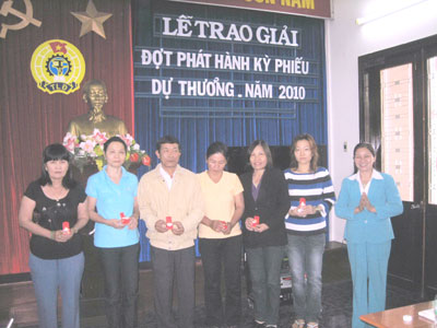 8 khách hàng trúng thưởng chương trình “Kỳ phiếu dự thưởng năm 2010”