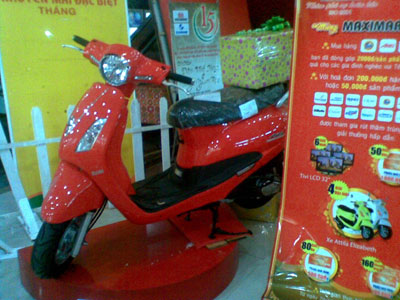 Các siêu thị tưng bừng khuyến mại