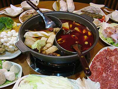 Mách bạn: Cách nhận biết nồi nước lẩu có hóa chất