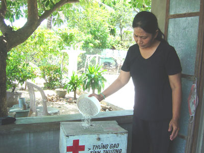 Giúp nhau vươn lên trong cuộc sống