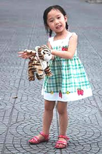 Xinh xinh đầm bé gái