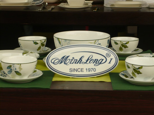 Khách VIP của Vietnam Airlines ăn uống bằng sứ Minh Long