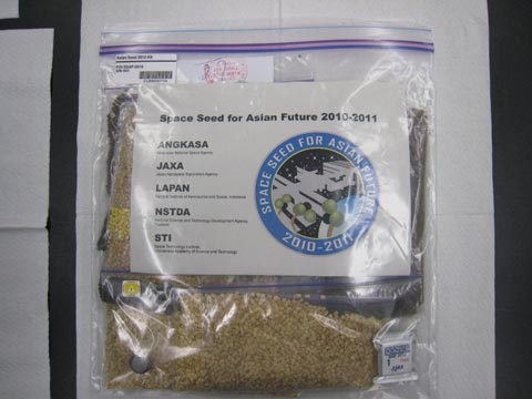 Việt Nam đưa hạt giống hoa vào vũ trụ