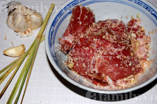 Món ăn: Cơm thịt heo chiên sả với canh rau