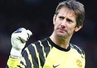 Van der Sar sẽ treo găng vào tháng 5