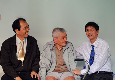 Chúc Tết các vị nguyên là lãnh đạo tỉnh và gia đình lão thành cách mạng