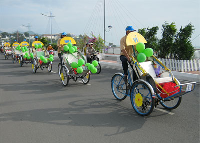 Diễu hành tuyên truyền bảo vệ môi trường và mừng Xuân Tân Mão 2011