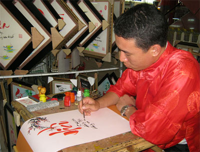 Ông đồ trẻ… xuống phố