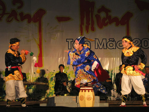 Diễn viên trẻ Cao Phước (giữa) thể hiện vai diễn rất thành công.