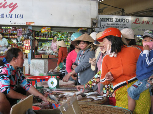 Sau Tết, mặt hàng hải sản tươi sống luôn đông khách.