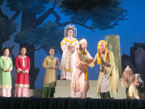 Biểu diễn nghệ thuật phục vụ nhân dân nhân dịp Xuân Tân Mão