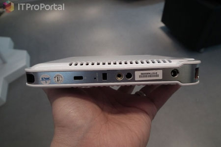 Đầy đủ các giắc cắm.